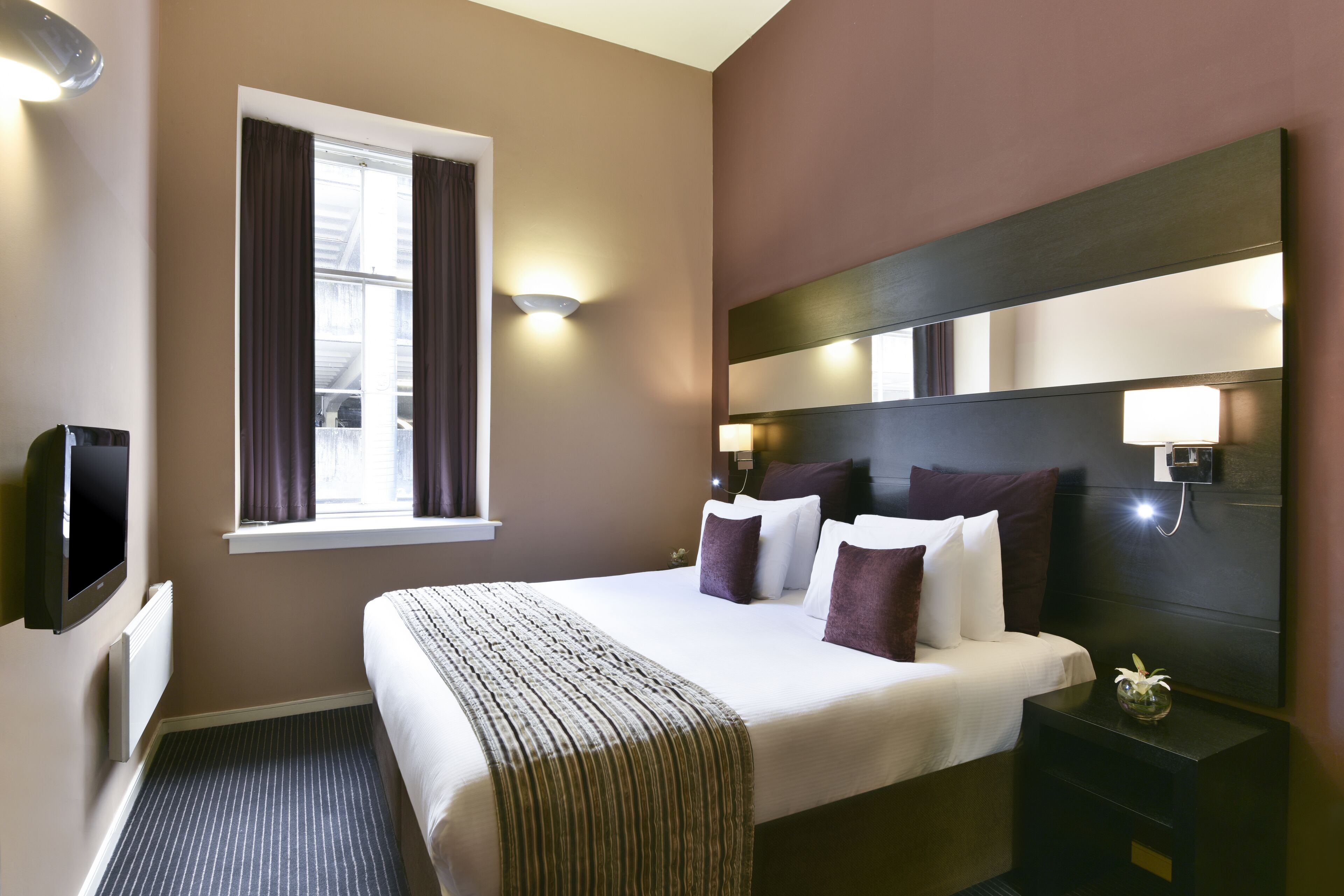 Pillowtop beds, in-room safe, desk, blackout drapes