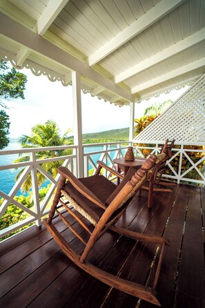 Romantisk hytte, 1 kingsize-seng, privat basseng, havutsikt | Balkong