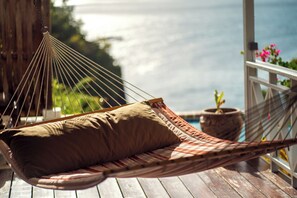 Cabane Romantique, 1 très grand lit, piscine privée, vue océan | Balcon
