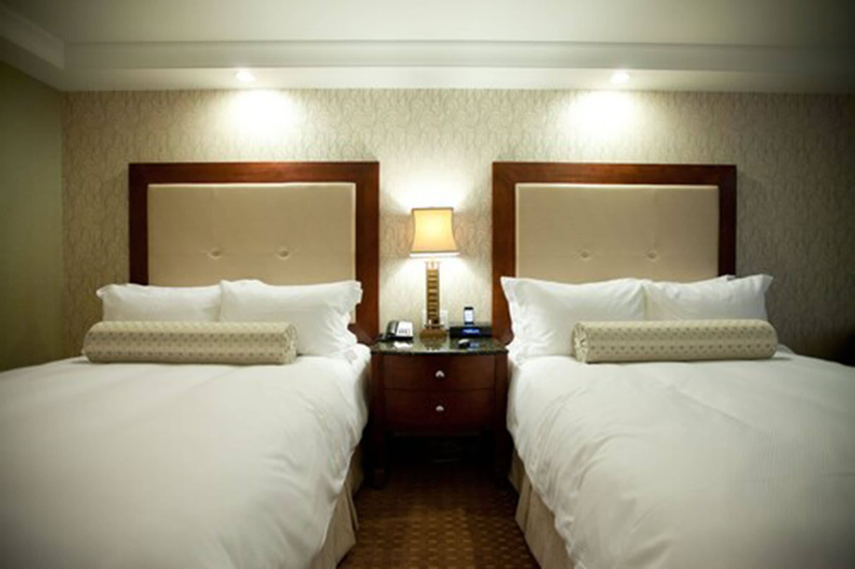 egyptian cotton sheets, premium bedding, in-room safe, laptop workspace