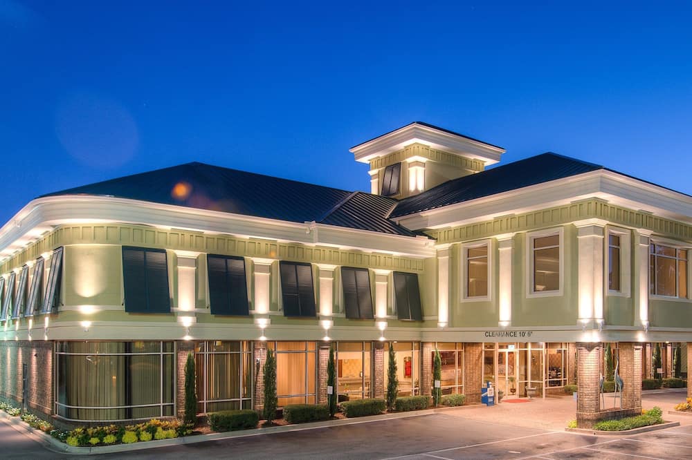 Town & Country Inn and Suites