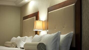 Egyptian cotton sheets, premium bedding, in-room safe, laptop workspace