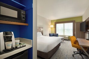 Standard Room, 1 King Bed | Desk, iron/ironing board, free cribs/infant beds, rollaway beds