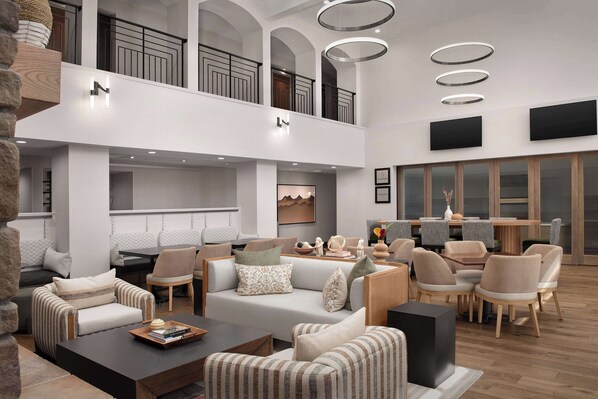 Lobby - Hampton Inn & Suites Paso Robles (Paso Robles)