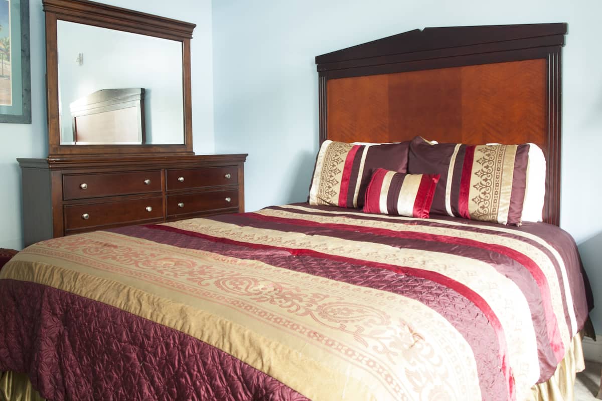 Courtyard 4 | Premium bedding, individually decorated, individually furnished