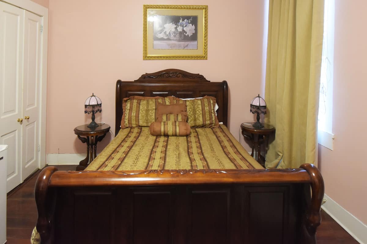 Southern Comfort | Premium bedding, individually decorated, individually furnished