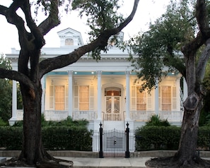 Property entrance - Magnolia Mansion (New Orleans)