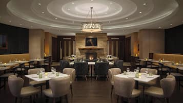 Serveert ontbijt en diner