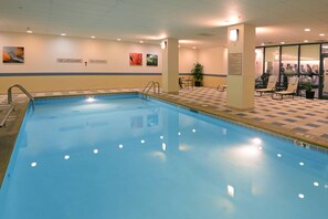 Innendørsbasseng