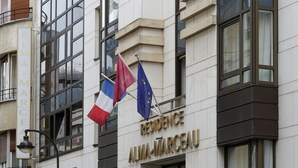 A building with the sign "RESIDENCE ALMA MARCEAUX" and flags of France and the European Union. - Résidence Alma Marceau (Paris)