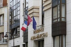 Exterior - Résidence Alma Marceau (Paris)