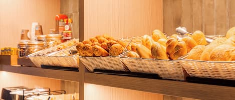 Desayuno buffet todos los días (con cargo)