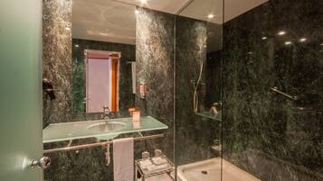 Baño | Ducha, artículos de higiene personal de diseño y secador de pelo