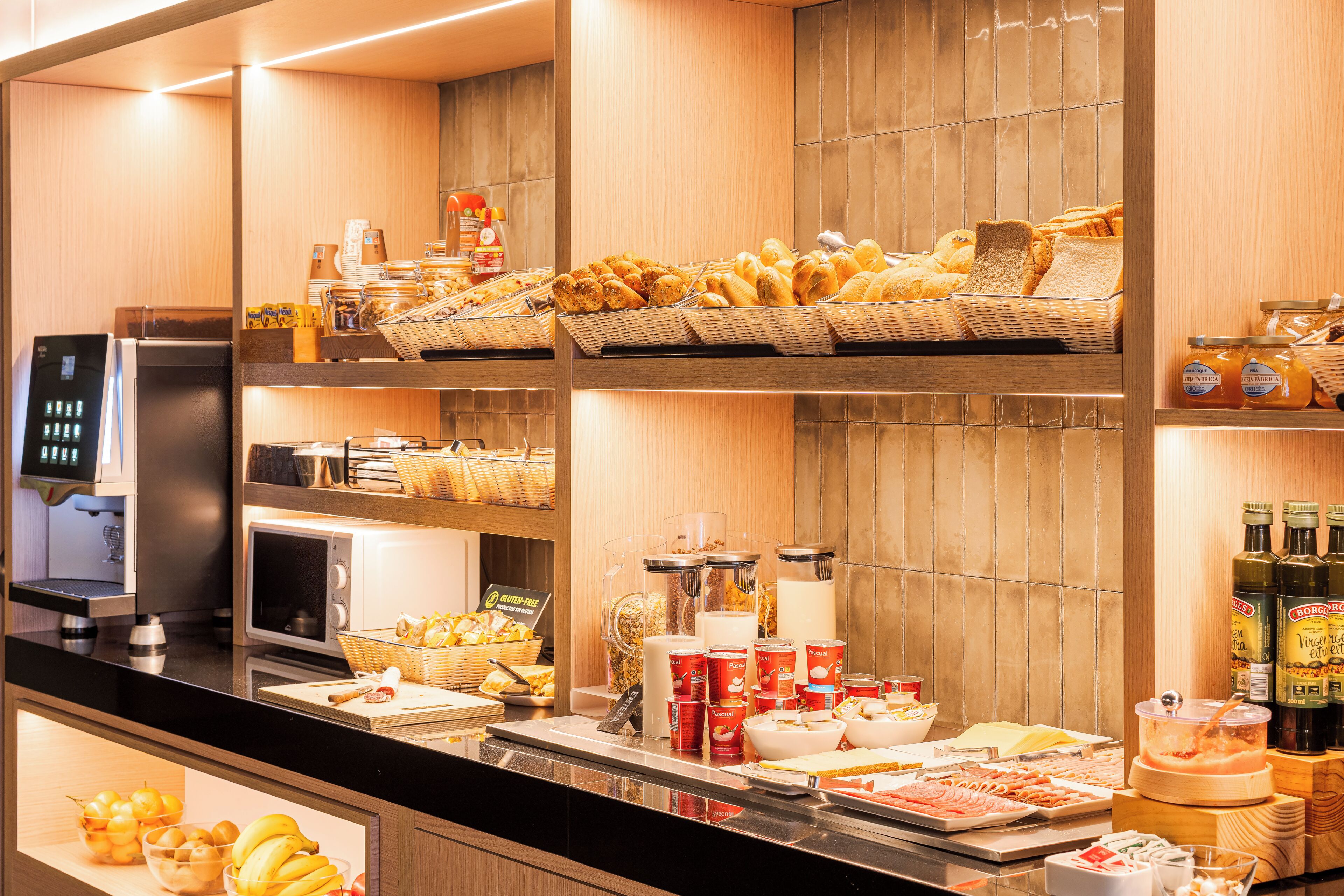 Petit déjeuner buffet servi tous les jours en supplément