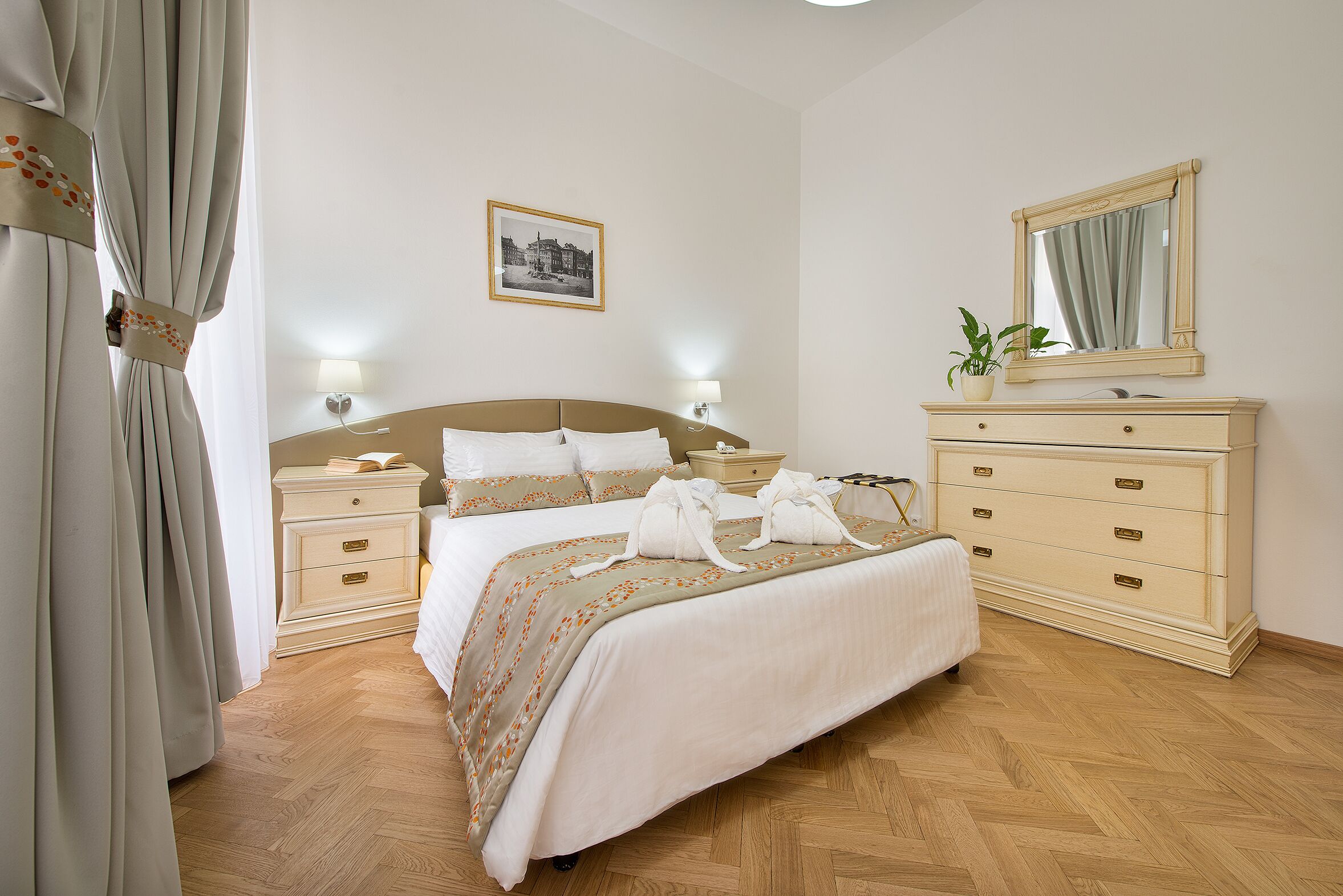 Ropa de cama de alta calidad, camas Select Comfort y minibar 
