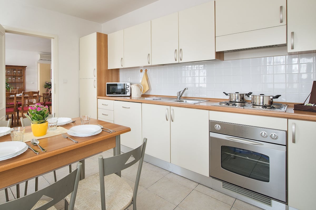 Suite, City View | Property amenity
