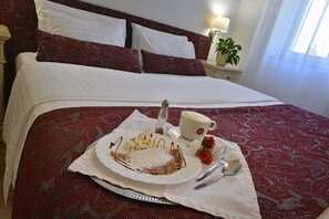 Literie de qualité, lit avec matelas Select Comfort, minibar