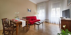 Superior Suite | Living room | 32-inch LCD TV with satellite channels, TV - Hotel Suite Home Prague (Prague)