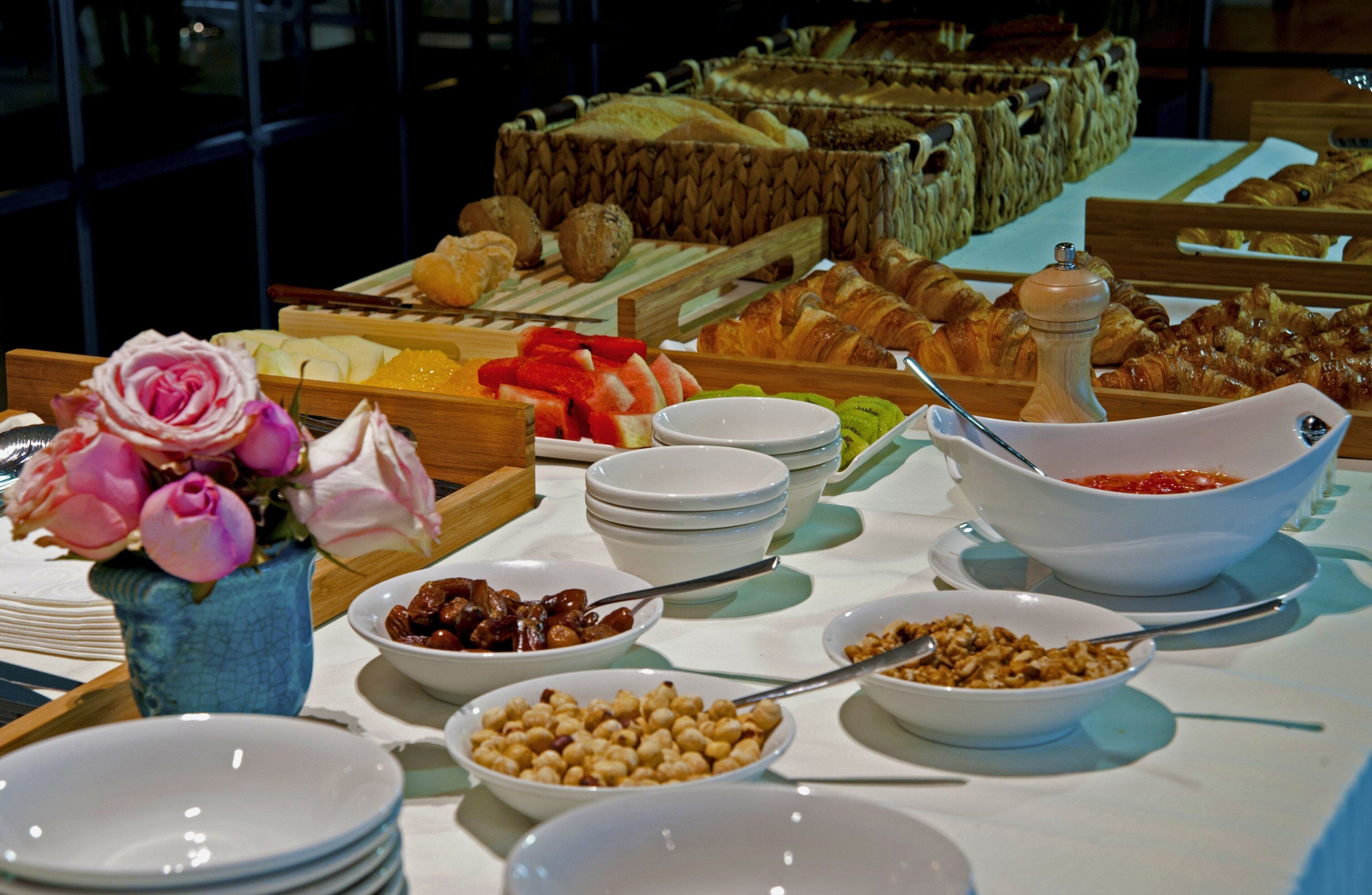 Päivittäinen buffetaamiainen (15.60 EUR per henkilö)