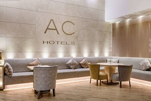 Bar-salon dans le hall