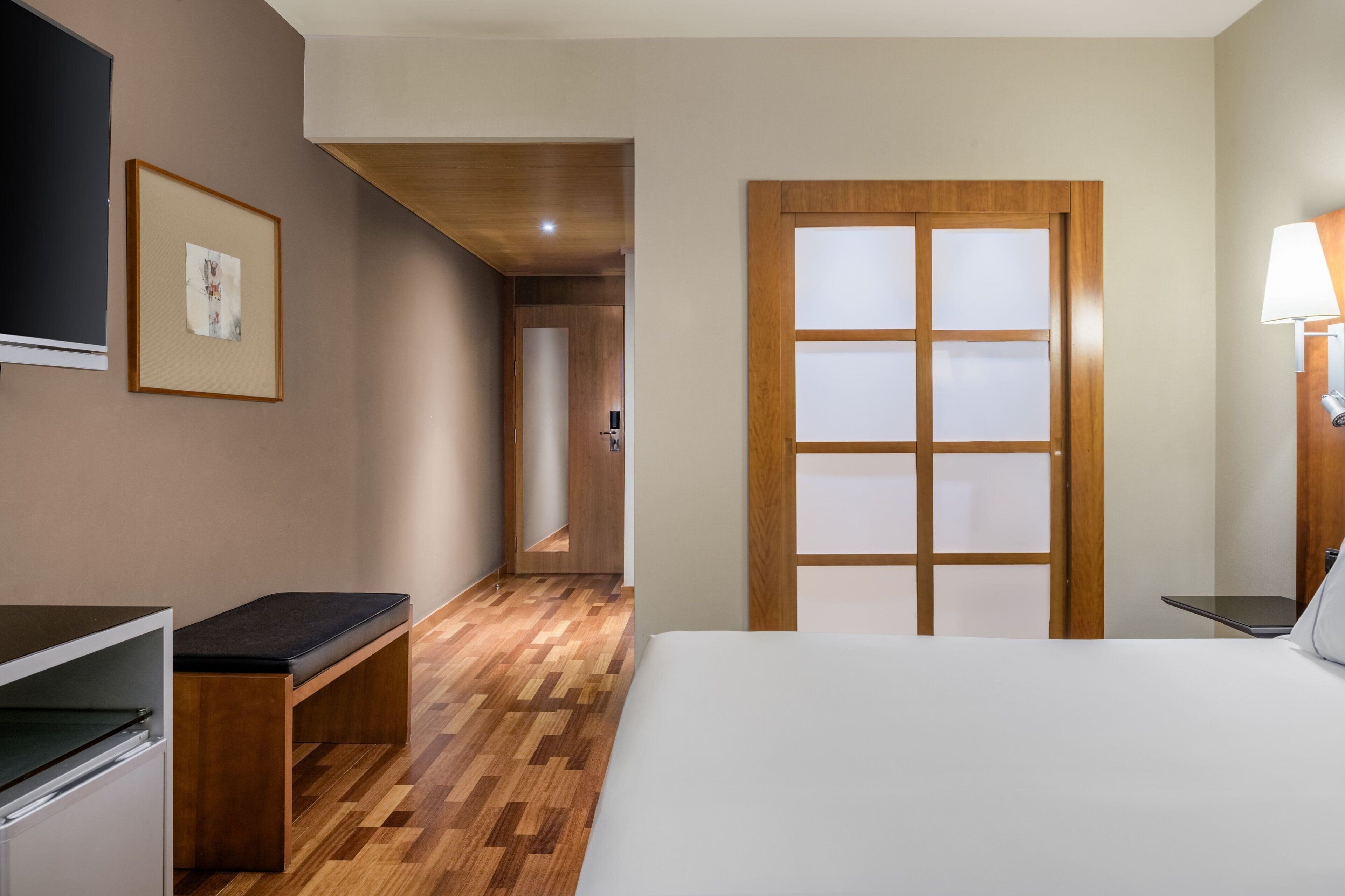 Hypo-allergenic bedding, minibar, in-room safe, desk