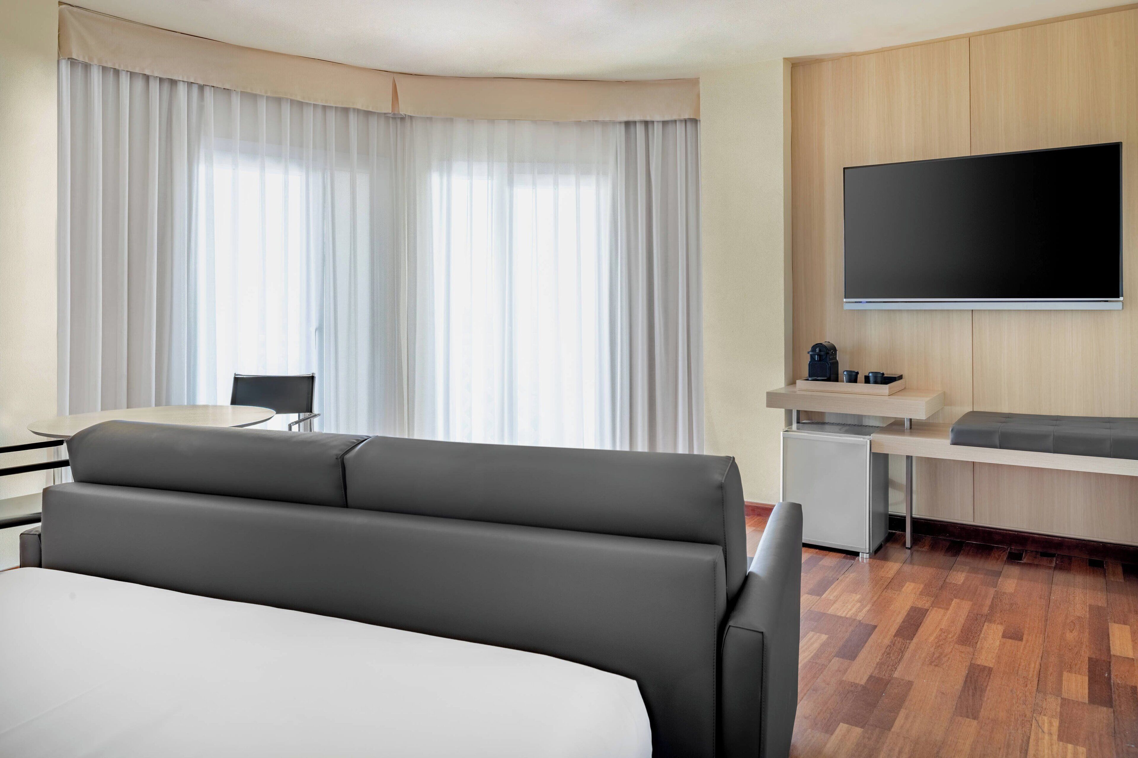 1 bedroom, premium bedding, minibar, desk