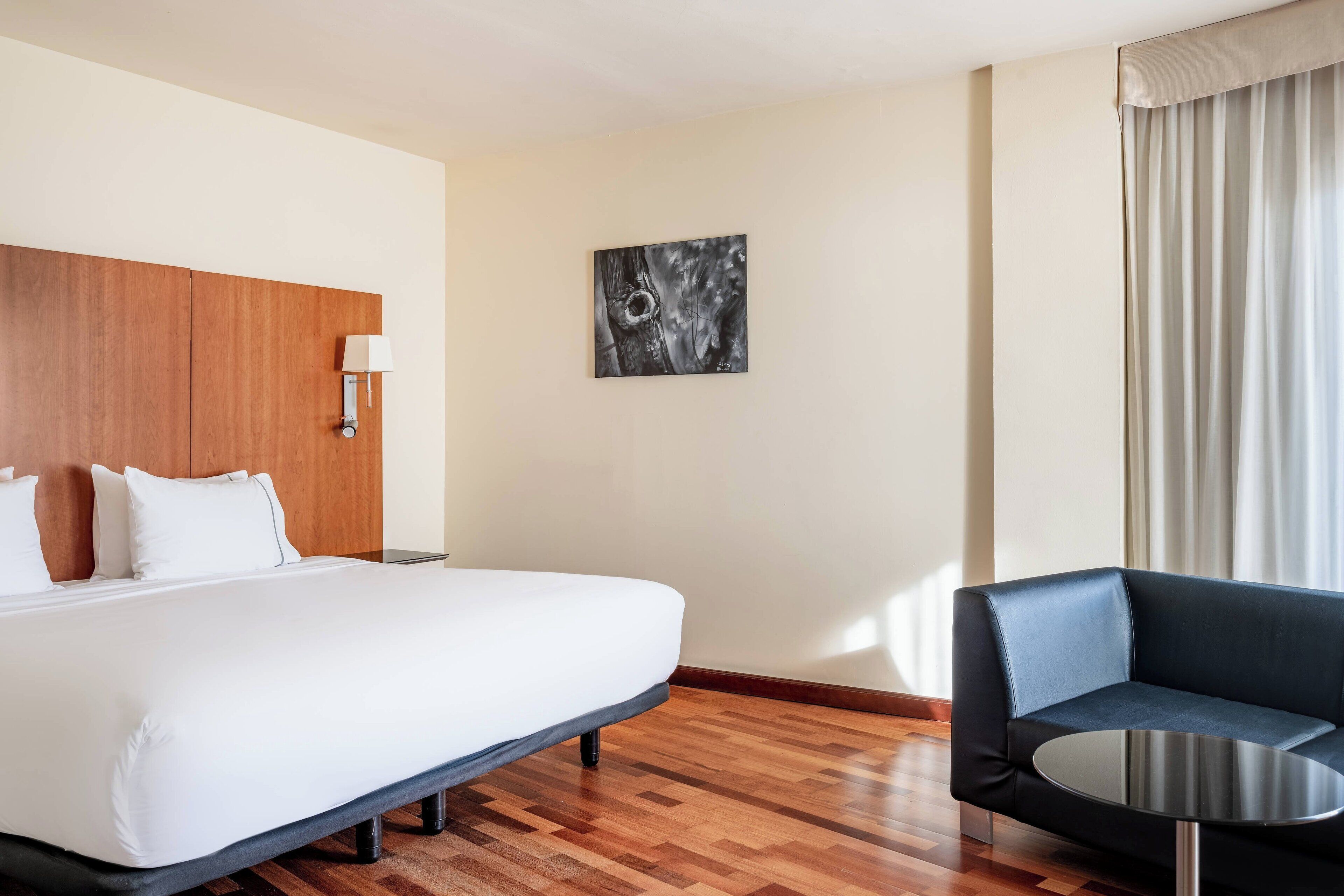 1 bedroom, premium bedding, minibar, desk