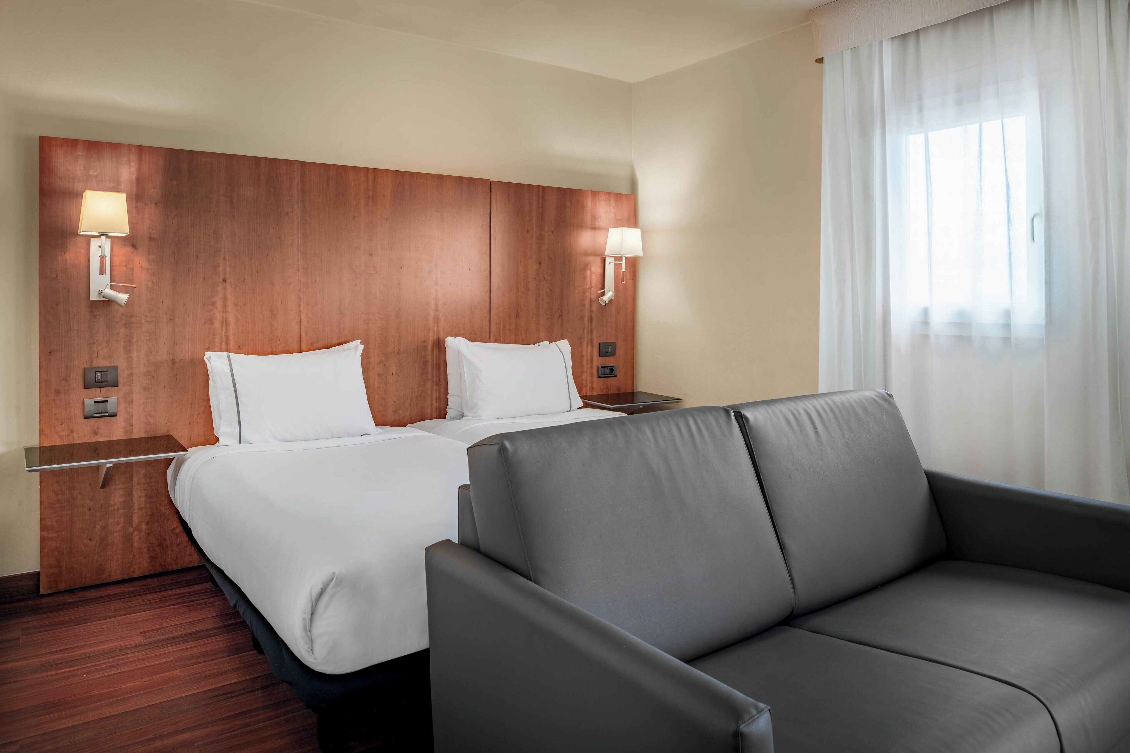 standard room, 2 single beds, pool view | 1 bedroom, premium bedding, minibar, desk