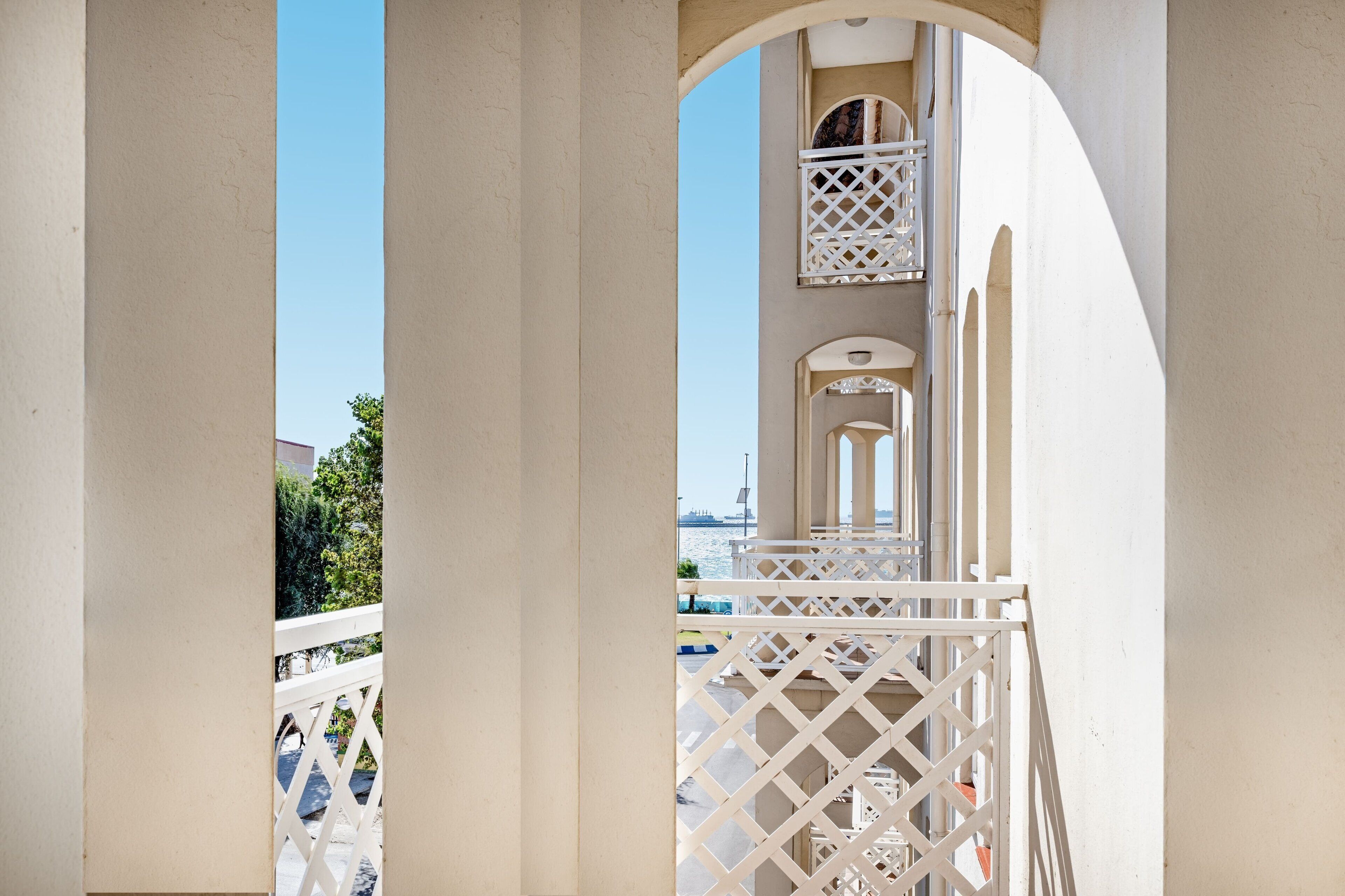 room, 1 queen bed, city view | view from room