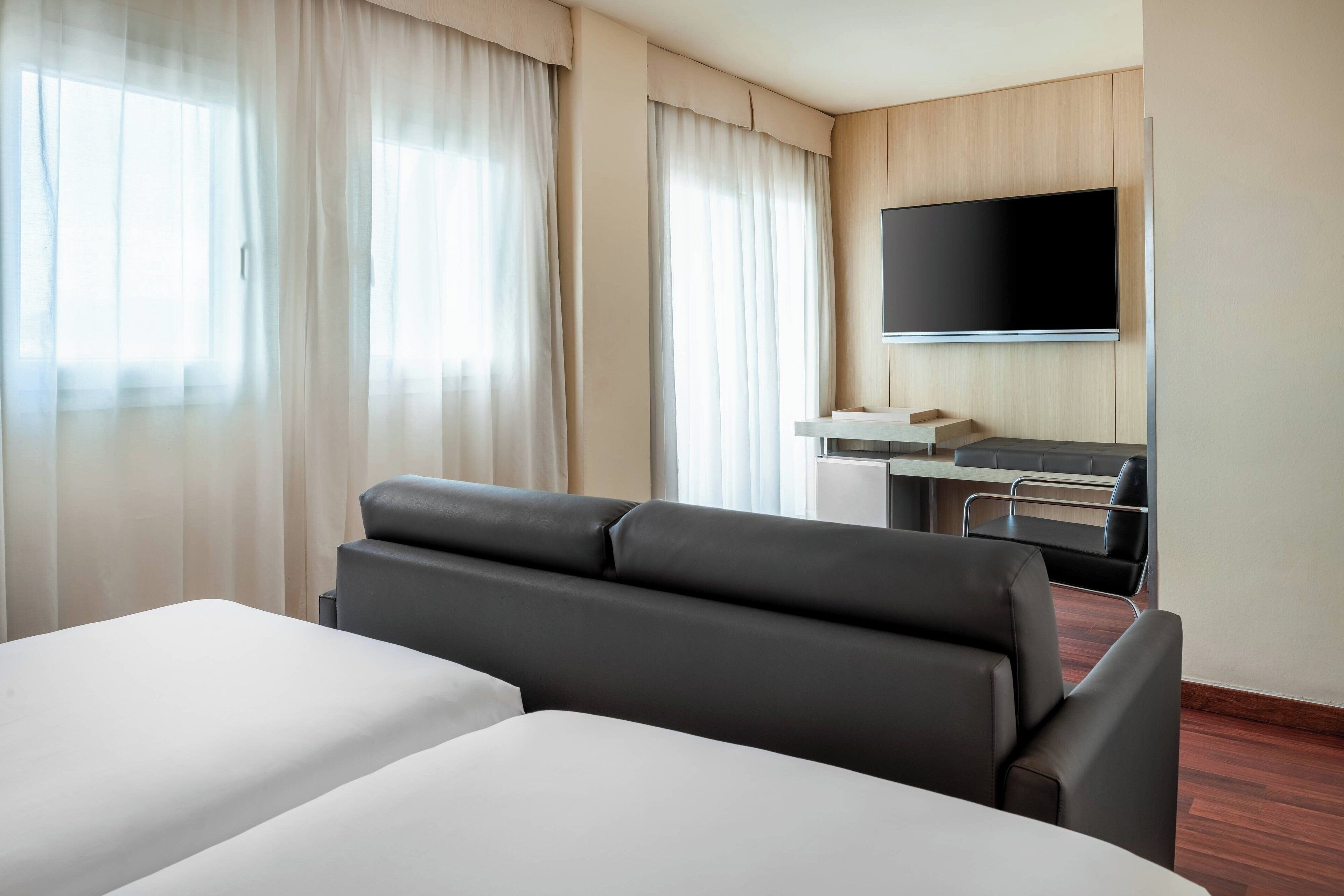 standard room, 2 single beds, pool view | 1 bedroom, premium bedding, minibar, desk