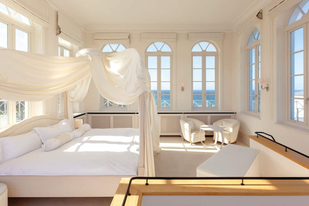 1 bedroom, hypo-allergenic bedding, minibar, in-room safe