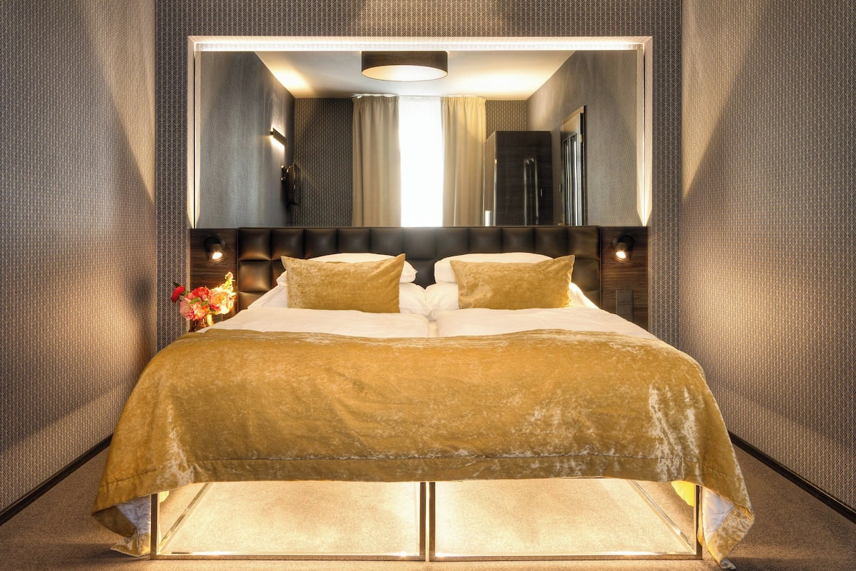 Suite | 1 bedroom, hypo-allergenic bedding, Select Comfort beds, minibar