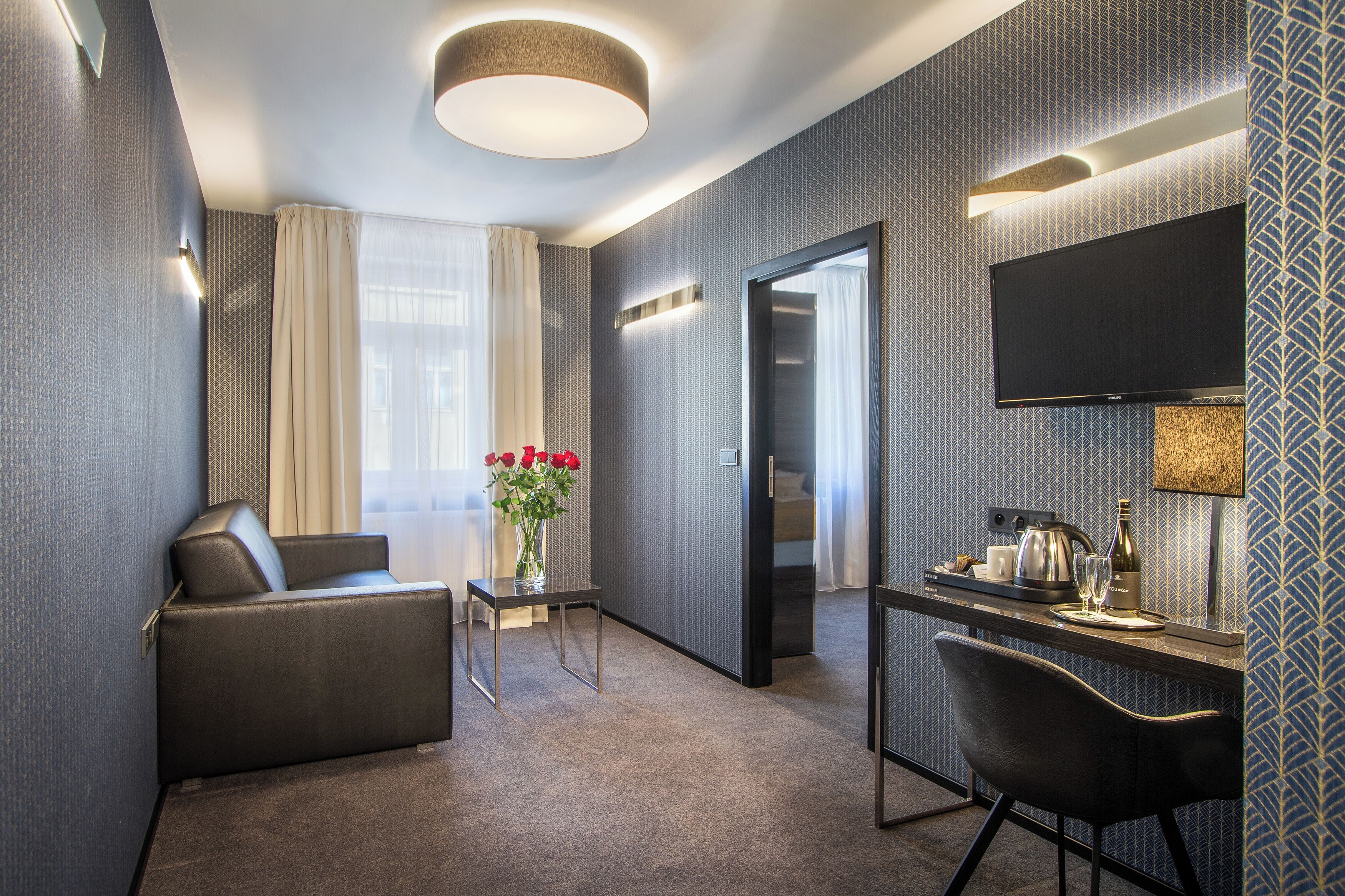 suite | 1 bedroom, hypo-allergenic bedding, select comfort beds, minibar
