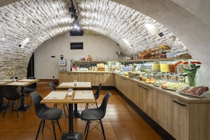 Free daily buffet breakfast