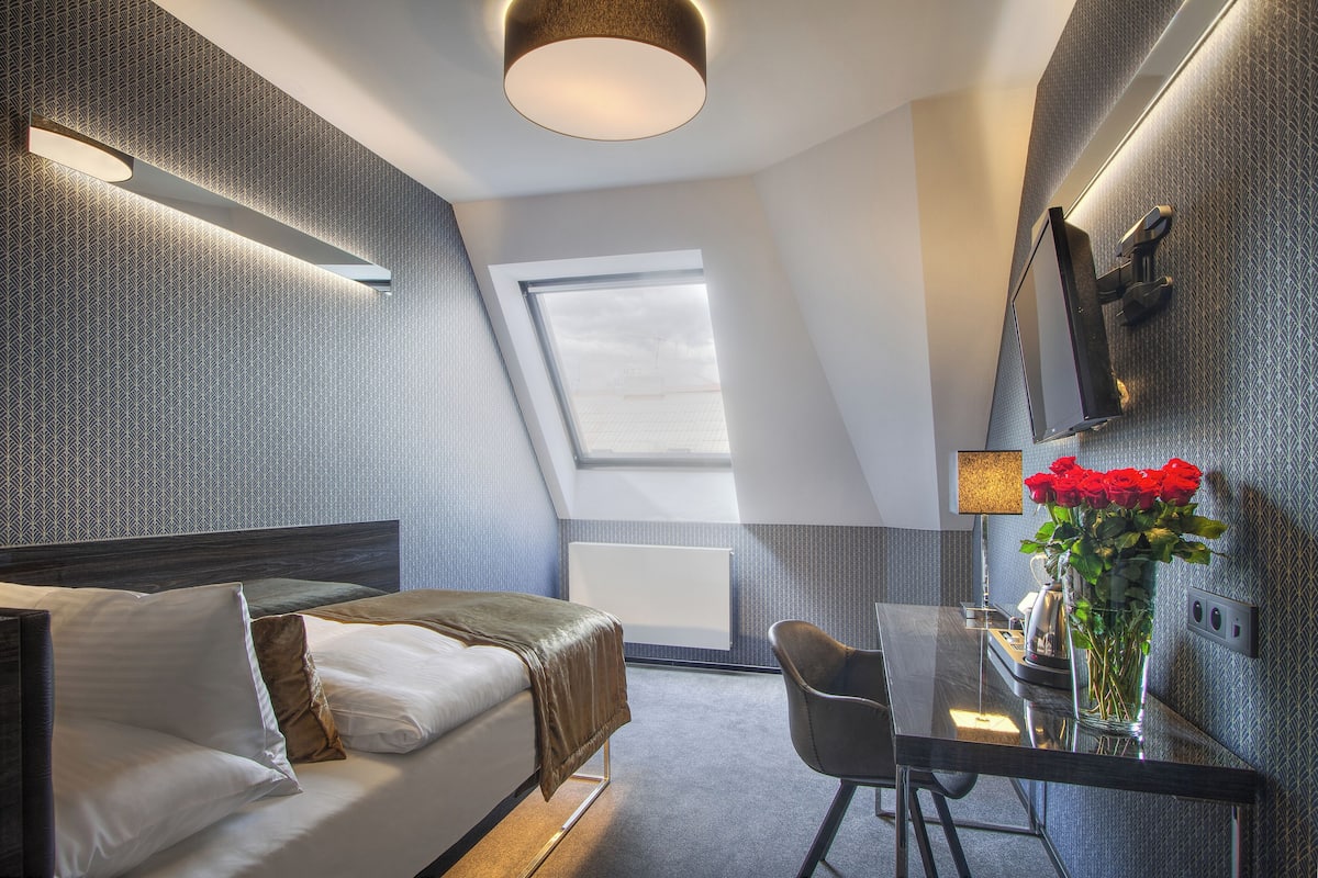 Standard Single Room | 1 bedroom, hypo-allergenic bedding, Select Comfort beds, minibar
