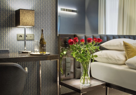 Standard Double Room | 1 bedroom, hypo-allergenic bedding, Select Comfort beds, minibar