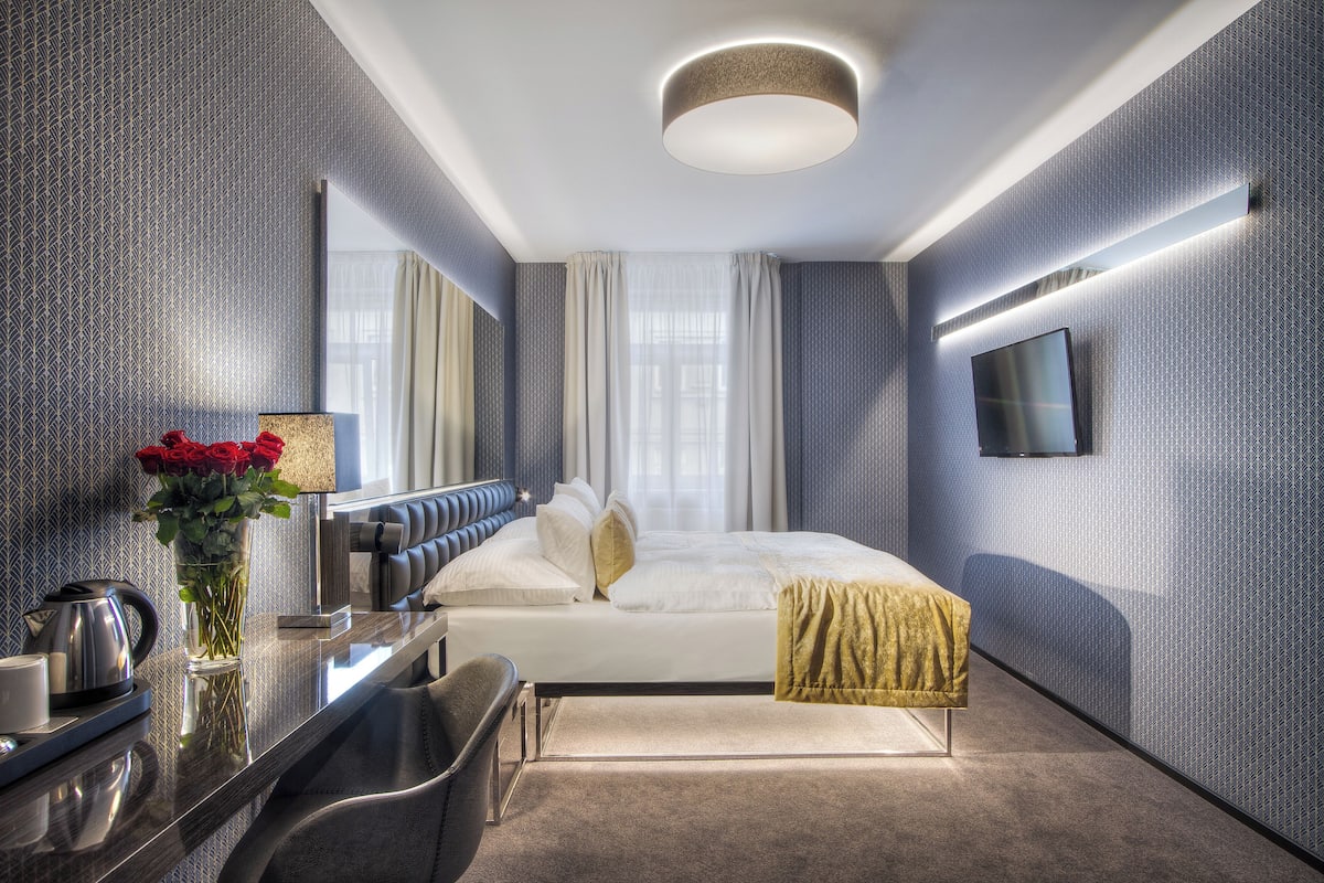 Standard Double Room | 1 bedroom, hypo-allergenic bedding, Select Comfort beds, minibar