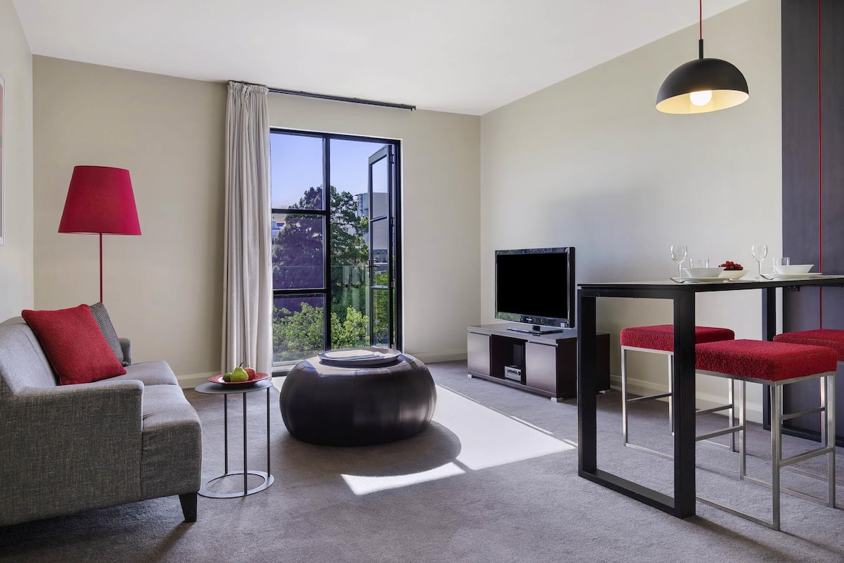 Parkview Suite | In-room safe, desk, iron/ironing board, cots/infant beds