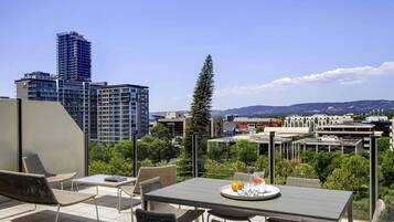 Hindmarsh Suite | In-room safe, desk, iron/ironing board, cribs/infant beds