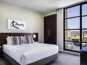 Hindmarsh Suite | In-room safe, desk, iron/ironing board, cribs/infant beds