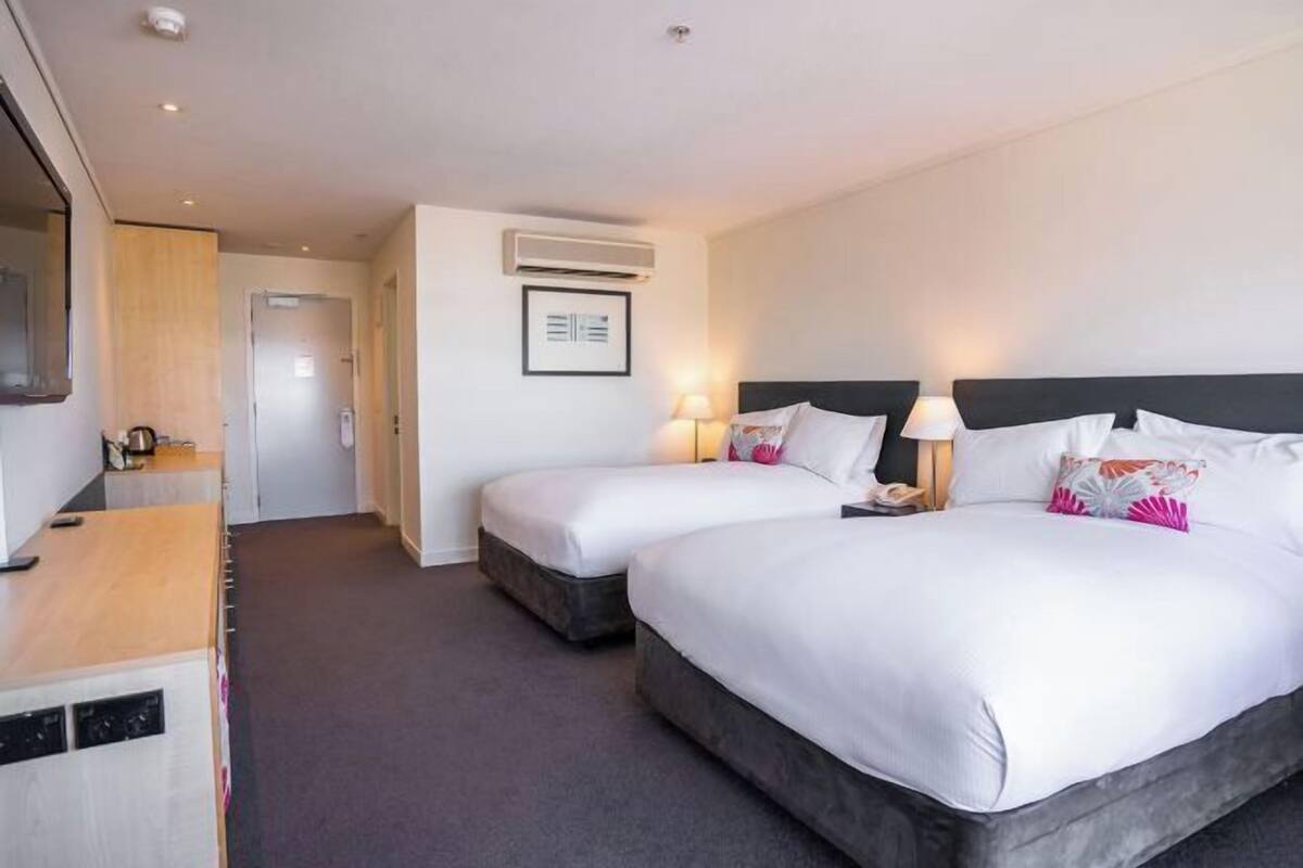 Premium bedding, in-room safe, desk, iron/ironing board