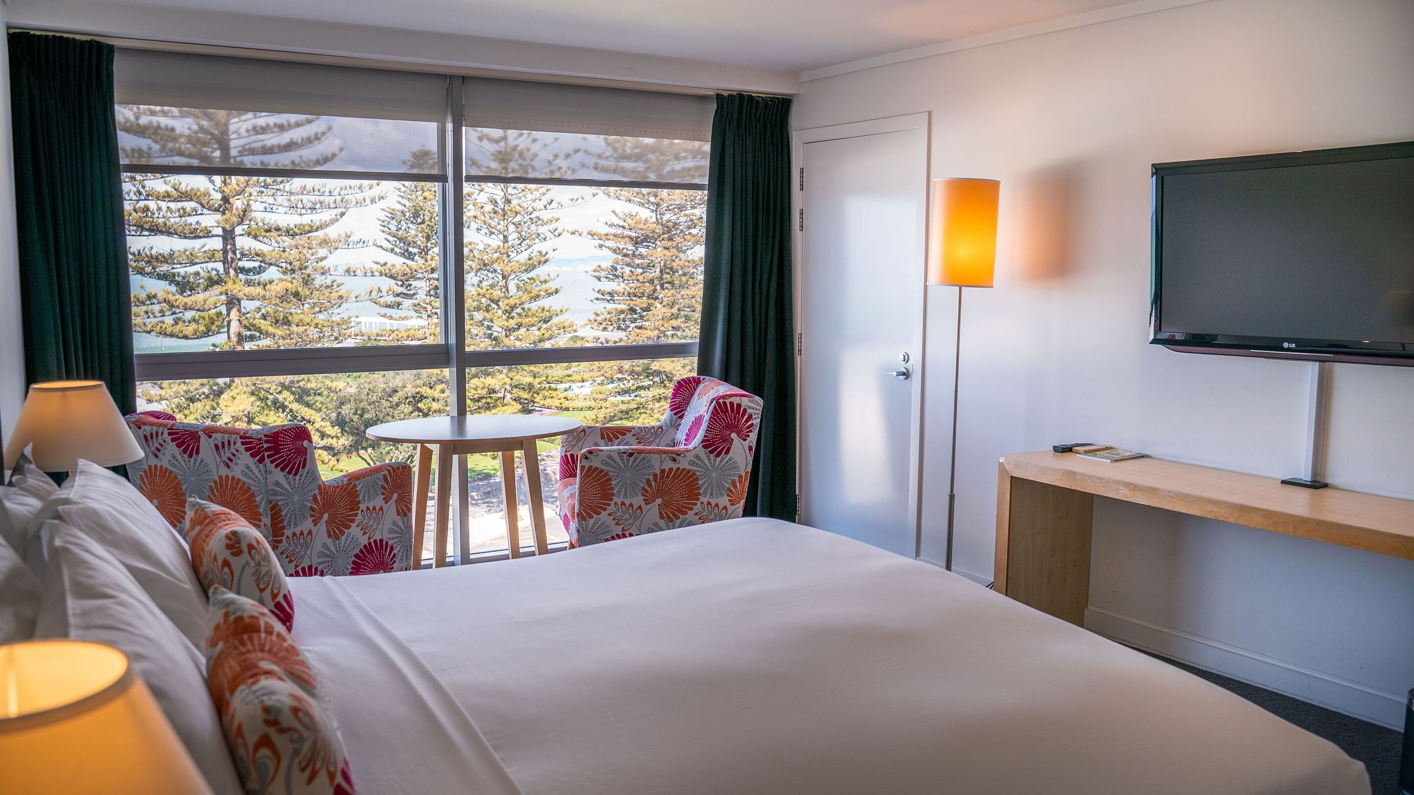 superior room, 1 king bed | 1 bedroom, premium bedding, in-room safe, desk