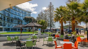 Frokost og middag serveres