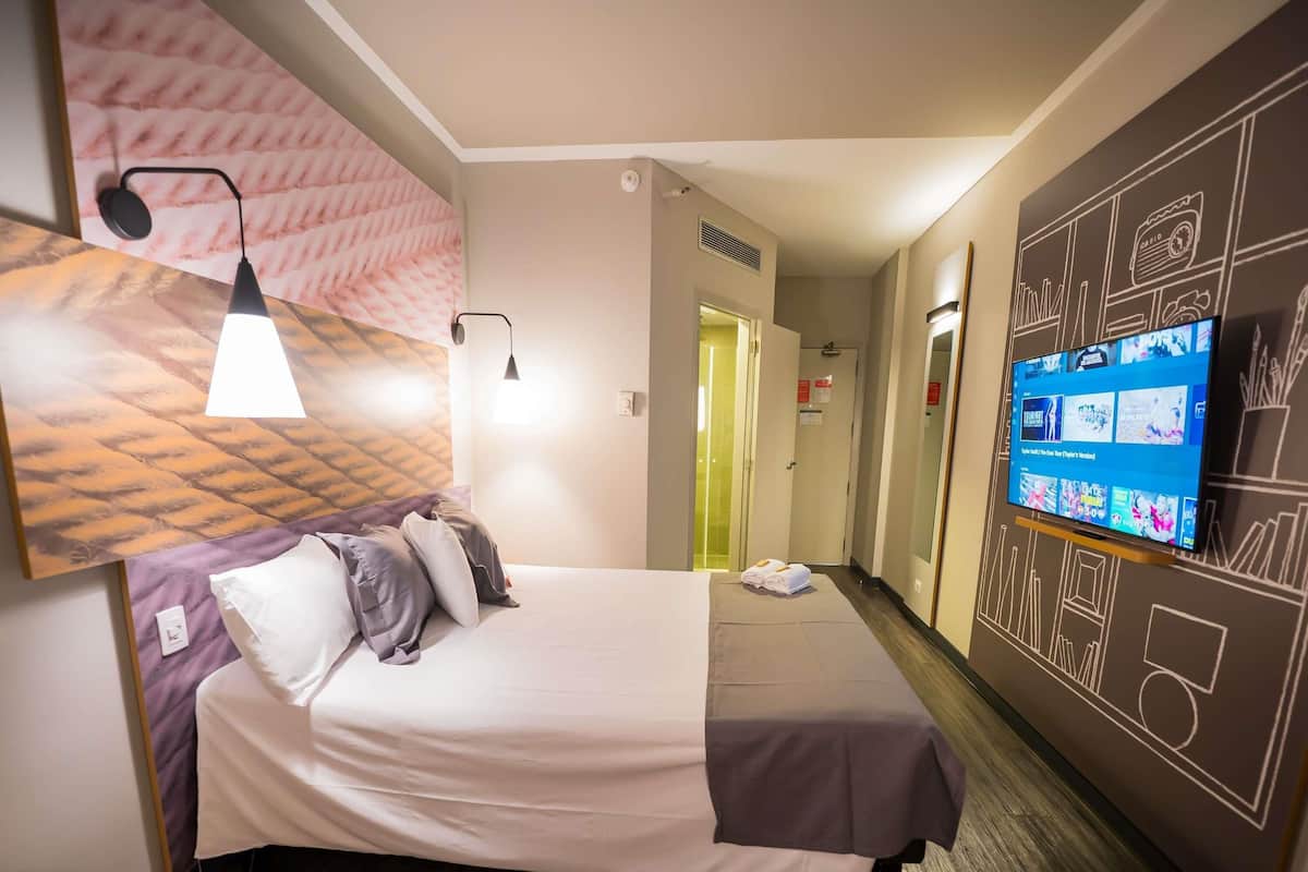 Minibar, desk, soundproofing, free WiFi
