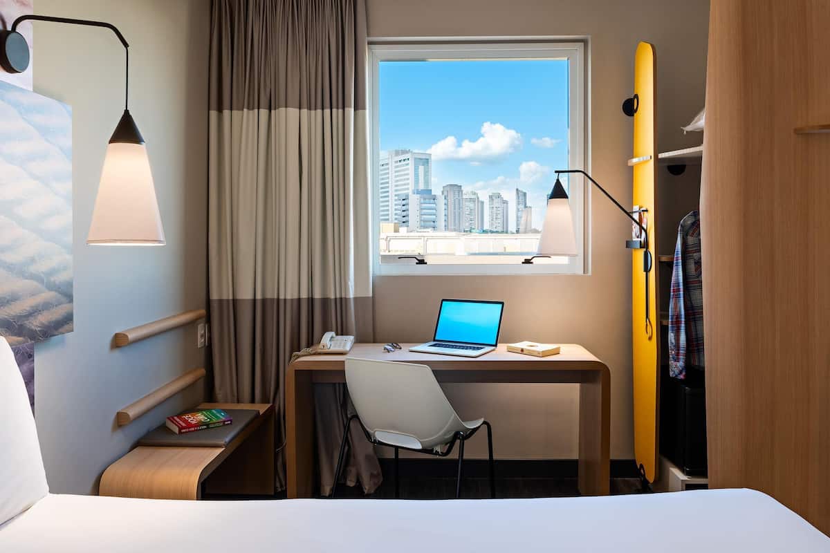 Room, 1 Double Bed | Minibar, desk, soundproofing, free WiFi