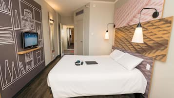 Quarto, 1 cama de casal | Frigobar, escrivaninha, quartos à prova de som, Wi-Fi de cortesia