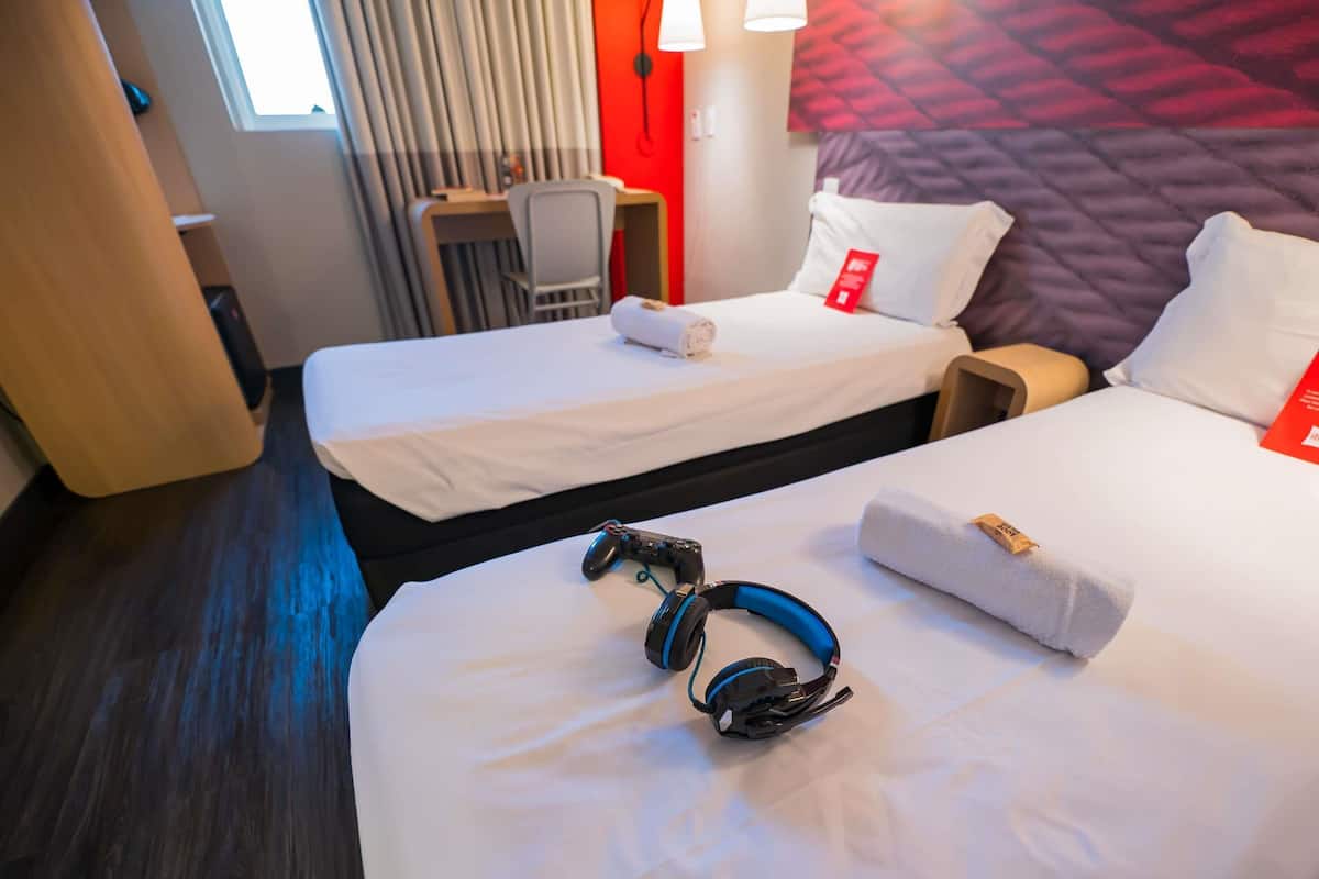 Room, 2 Twin Beds, Accessible (Accessible) | Minibar, desk, soundproofing, free WiFi