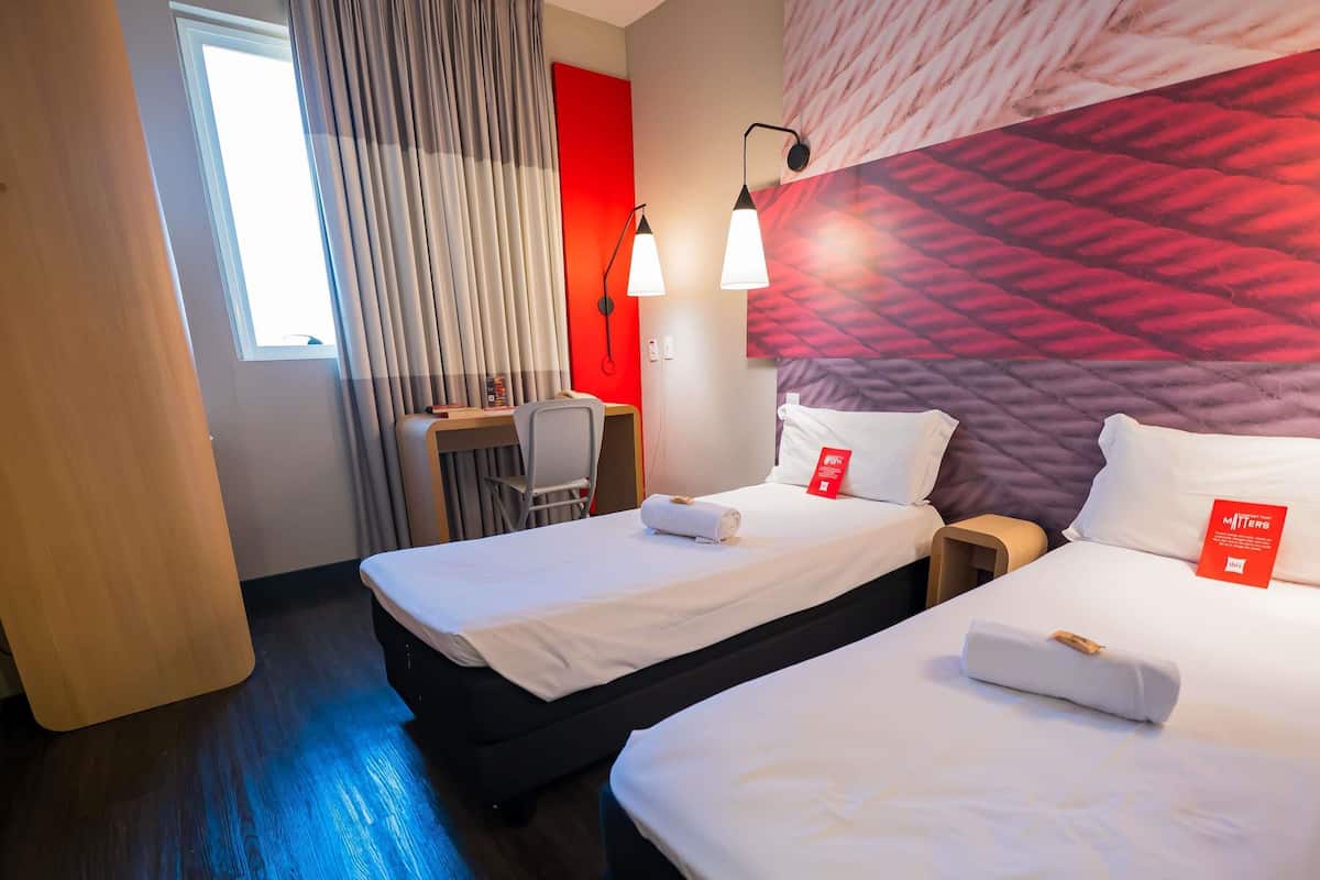 Room, 2 Single Beds, Accessible (Accessible) | Minibar, desk, soundproofing, free WiFi