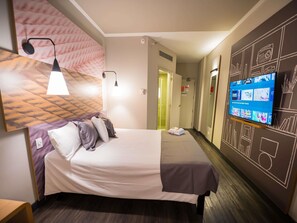 Superior-værelse - 1 dobbeltseng | Minibar, skrivebord, lydisolering, gratis Wi-Fi
