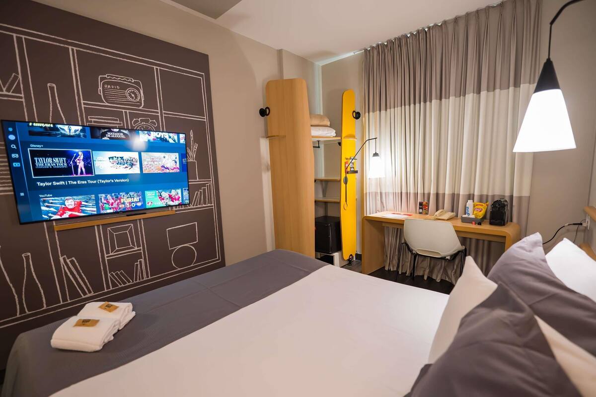 Rom – superior, 1 dobbeltseng | Minibar, skrivebord, lydisolert og wi-fi (inkludert)
